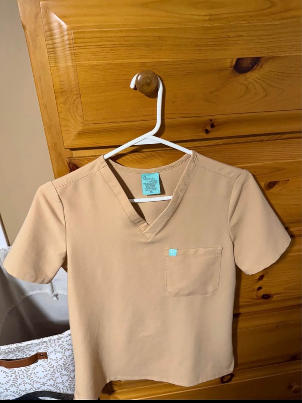 Beige Garde Malade scrub set